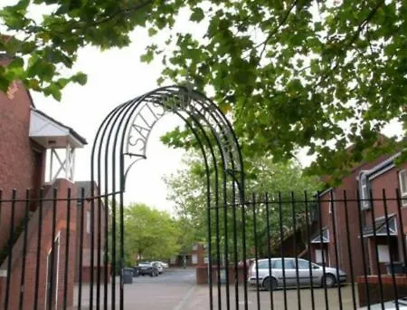 Excellent Location - City Centre - Parking - 4 Beds -2 Bedrooms Belfast Esterno foto