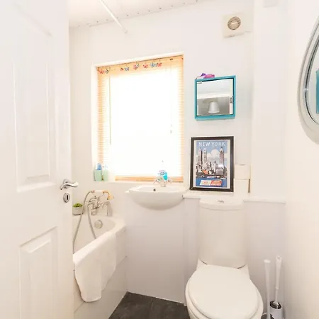 Excellent Location - City Centre - Parking - 4 Beds -2 Bedrooms Belfast Esterno foto
