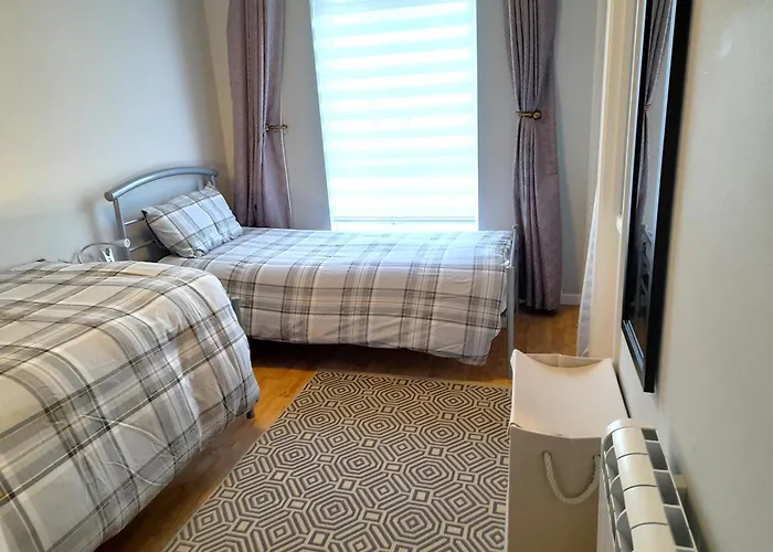 Excellent Location -Central Belfast - Parking - 4 Beds