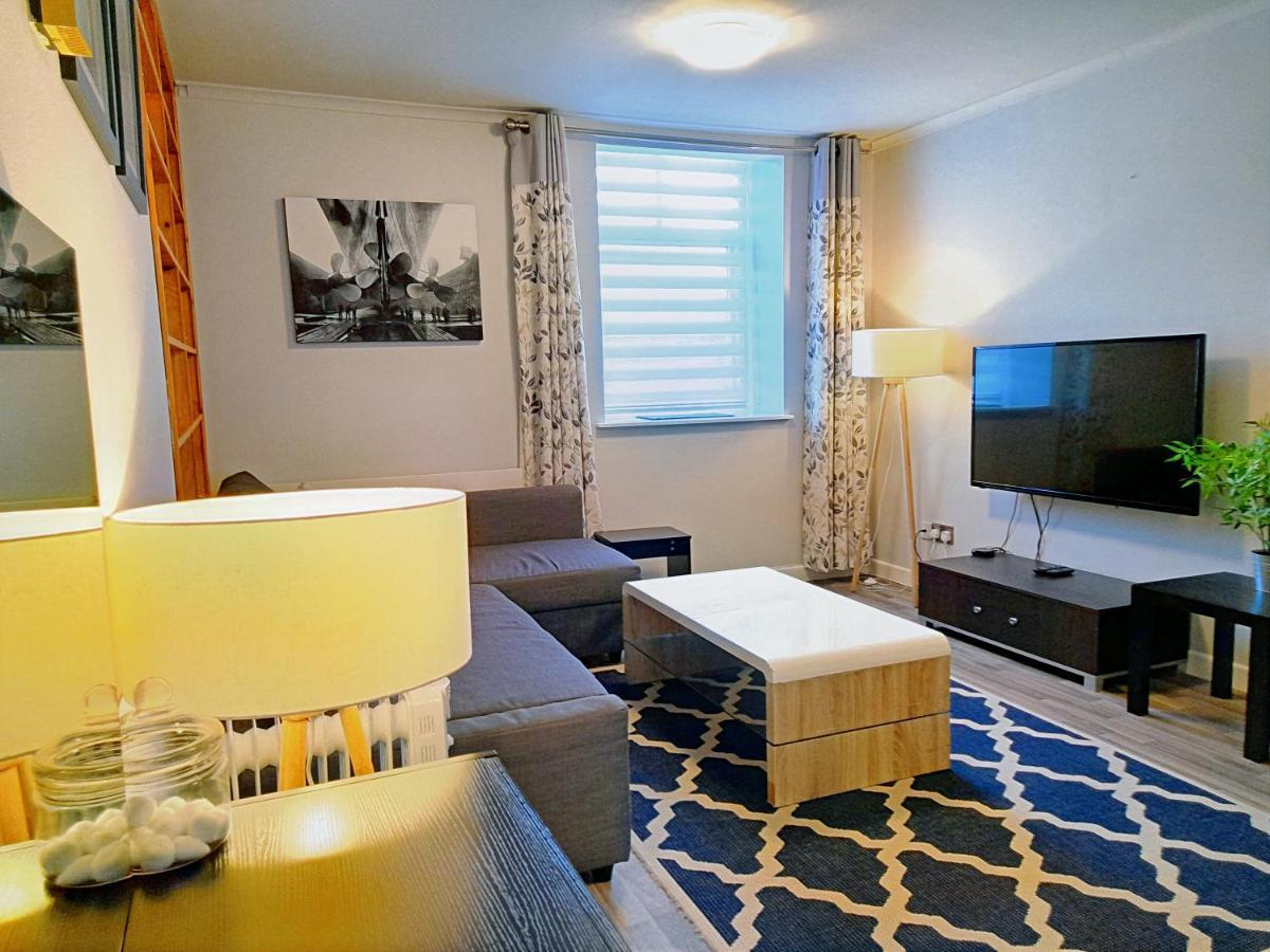 Apartment Excellent Location -central - Parking - 4 Beds