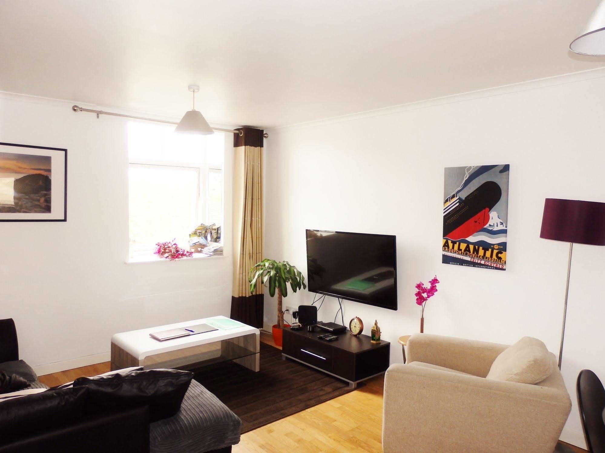 Excellent Location -central - Parking - 4 Beds