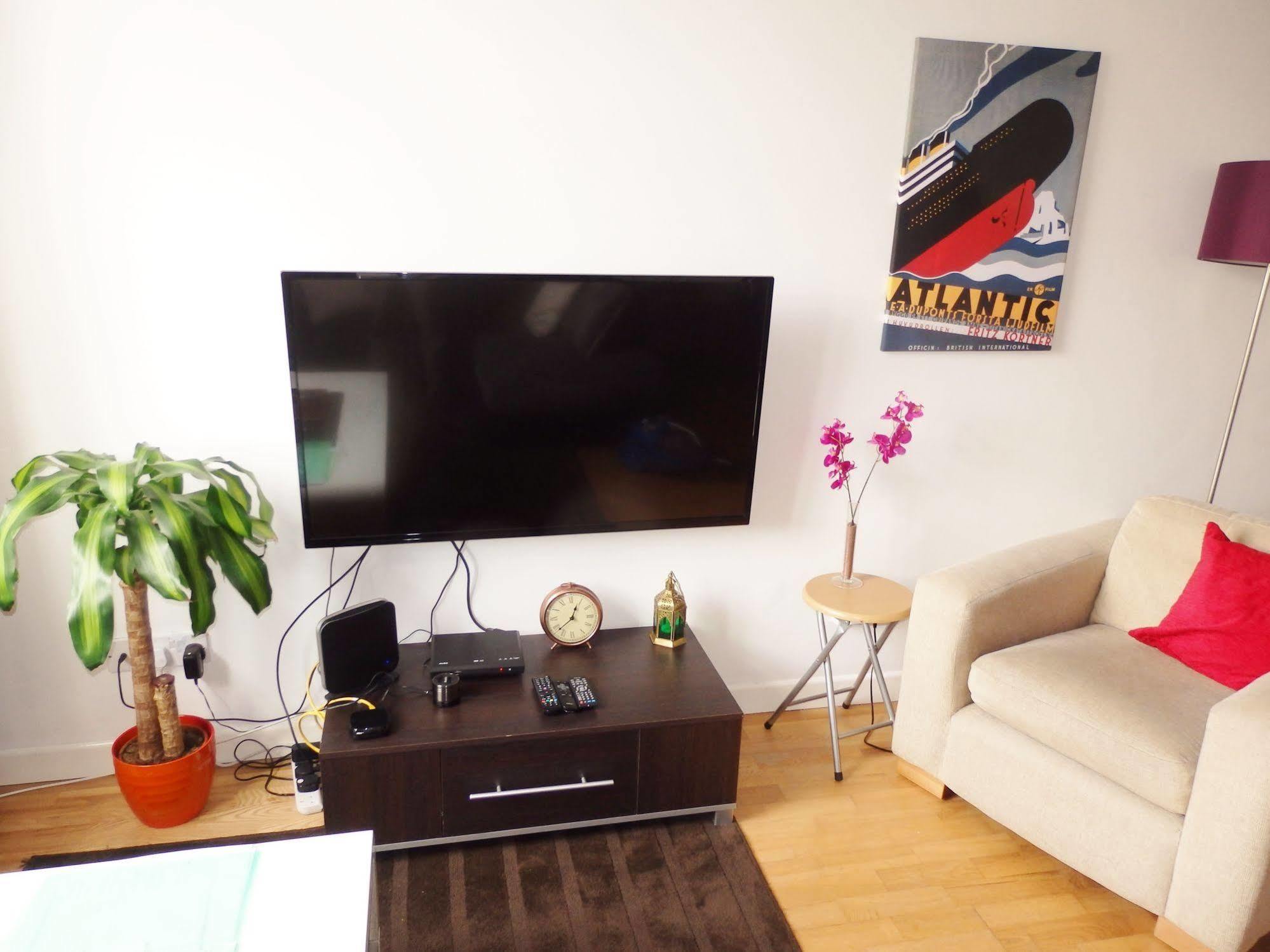 Excellent Location -central - Parking - 4 Beds Belfast