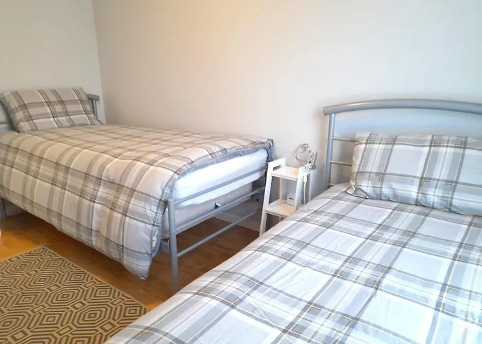 Excellent Location - City Centre - Parking - 4 Beds -2 Bedrooms