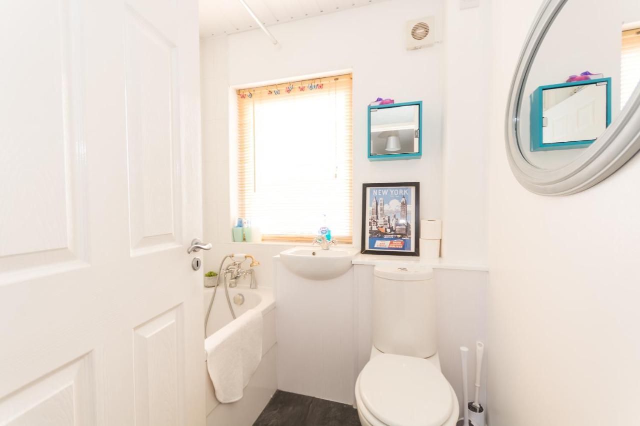 Excellent Location - Centre - Parking - 4 Beds -2 Bedrooms Appartamento
