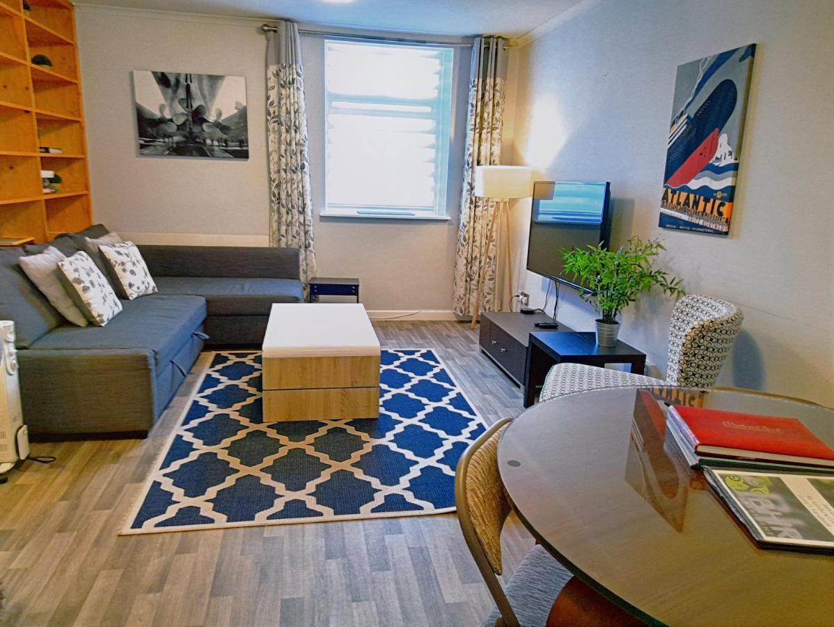Excellent Location - Centre - Parking - 4 Beds -2 Bedrooms