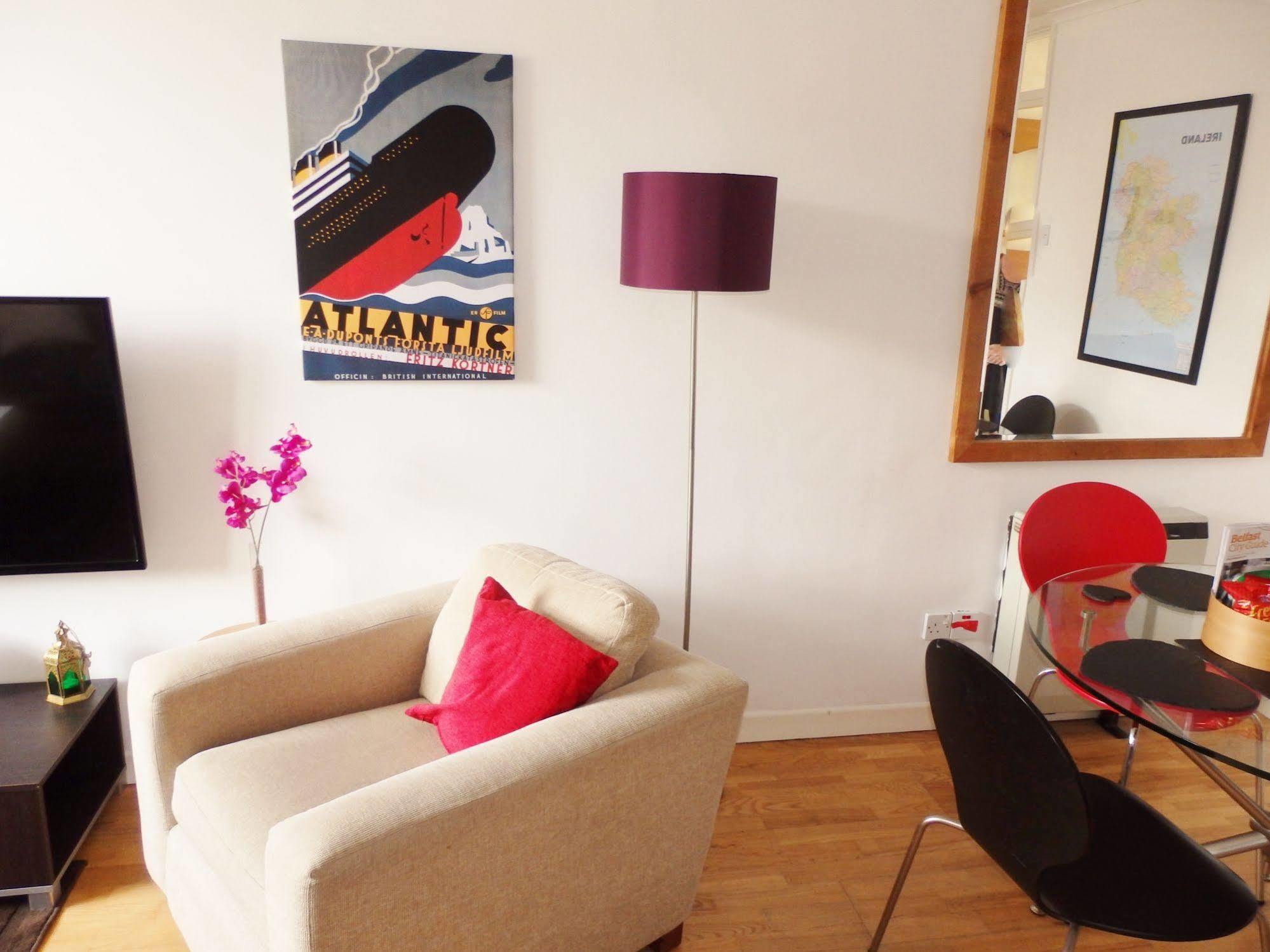 Excellent Location - Centre - Parking - 4 Beds -2 Bedrooms Appartamento *