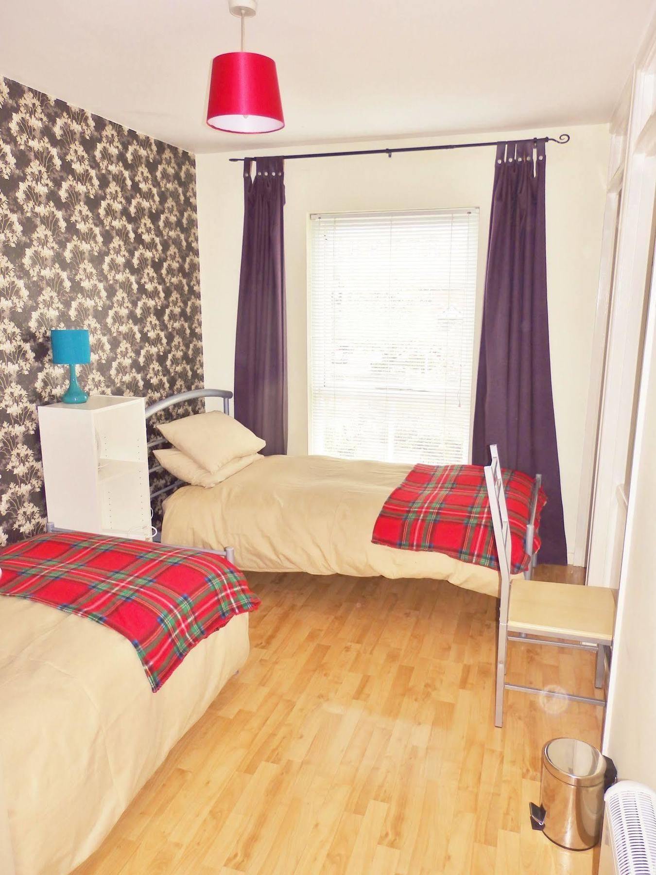 Excellent Location - Centre - Parking - 4 Beds -2 Bedrooms